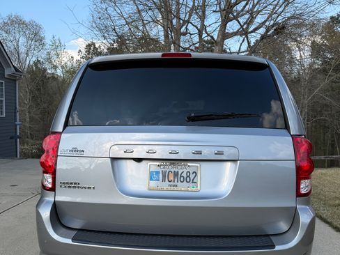 Used 2018 Dodge Grand Caravan SE FWD image 10