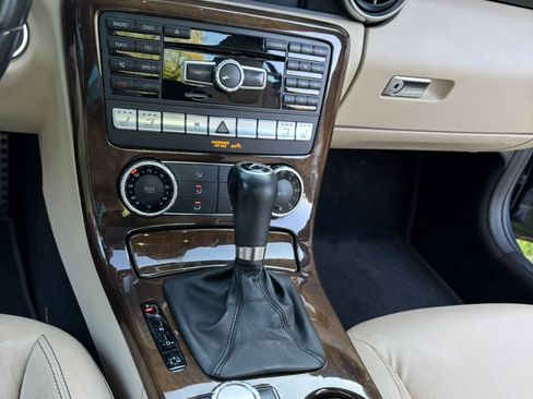 Used 2015 Mercedes-Benz SLK 250 image 10