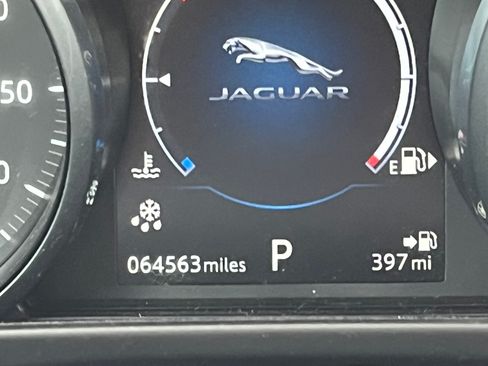 Used 2018 Jaguar XF Premium image 2