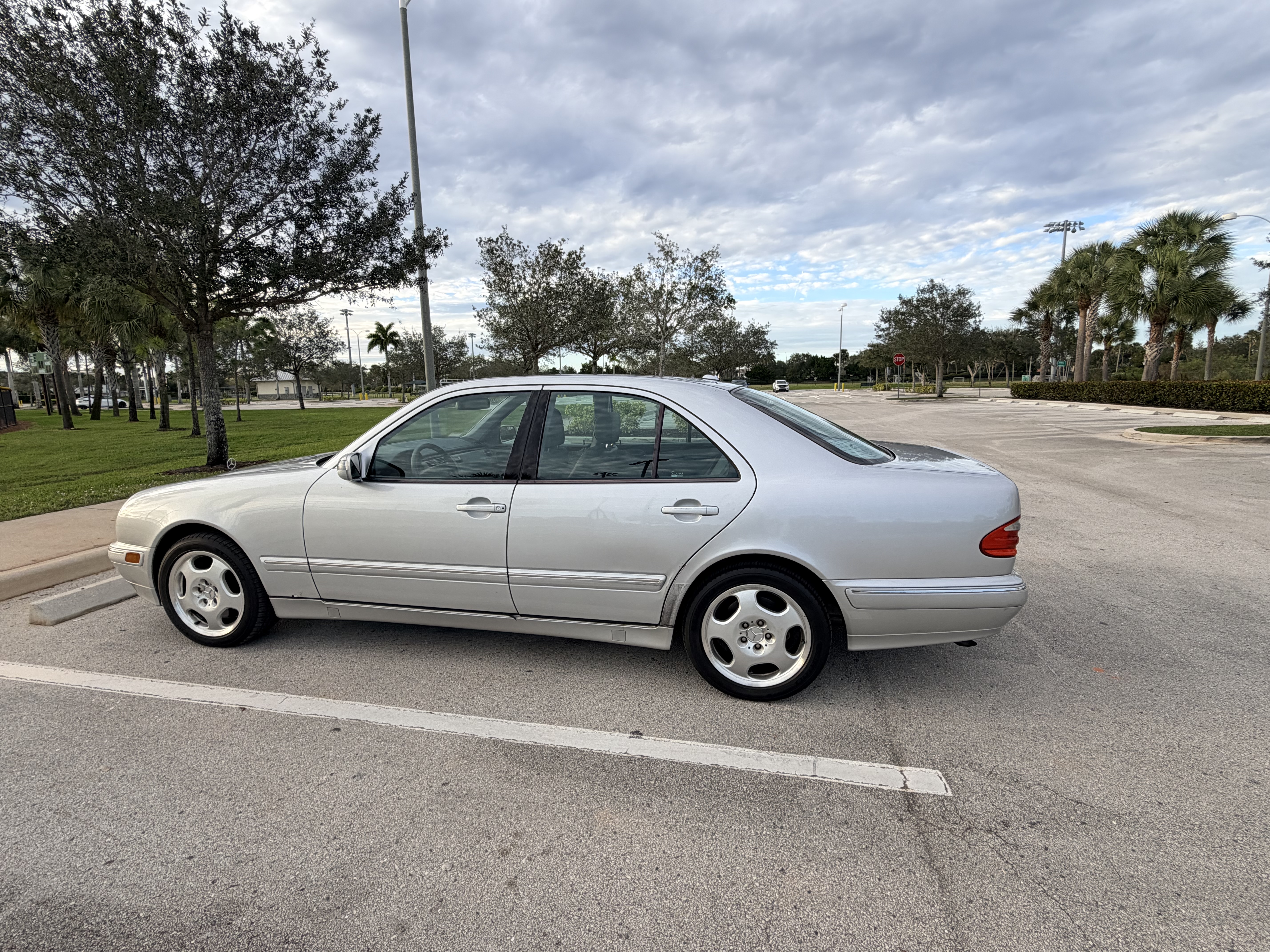 Used 2001 Mercedes-Benz E 430 4MATIC Sedan image 1