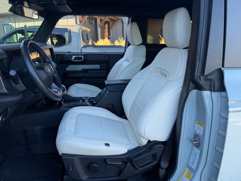 Used 2024 Ford Bronco Badlands image 6