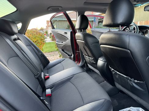 Used 2013 Hyundai Sonata SE w/ Navigation & Sunroof Pkg image 12