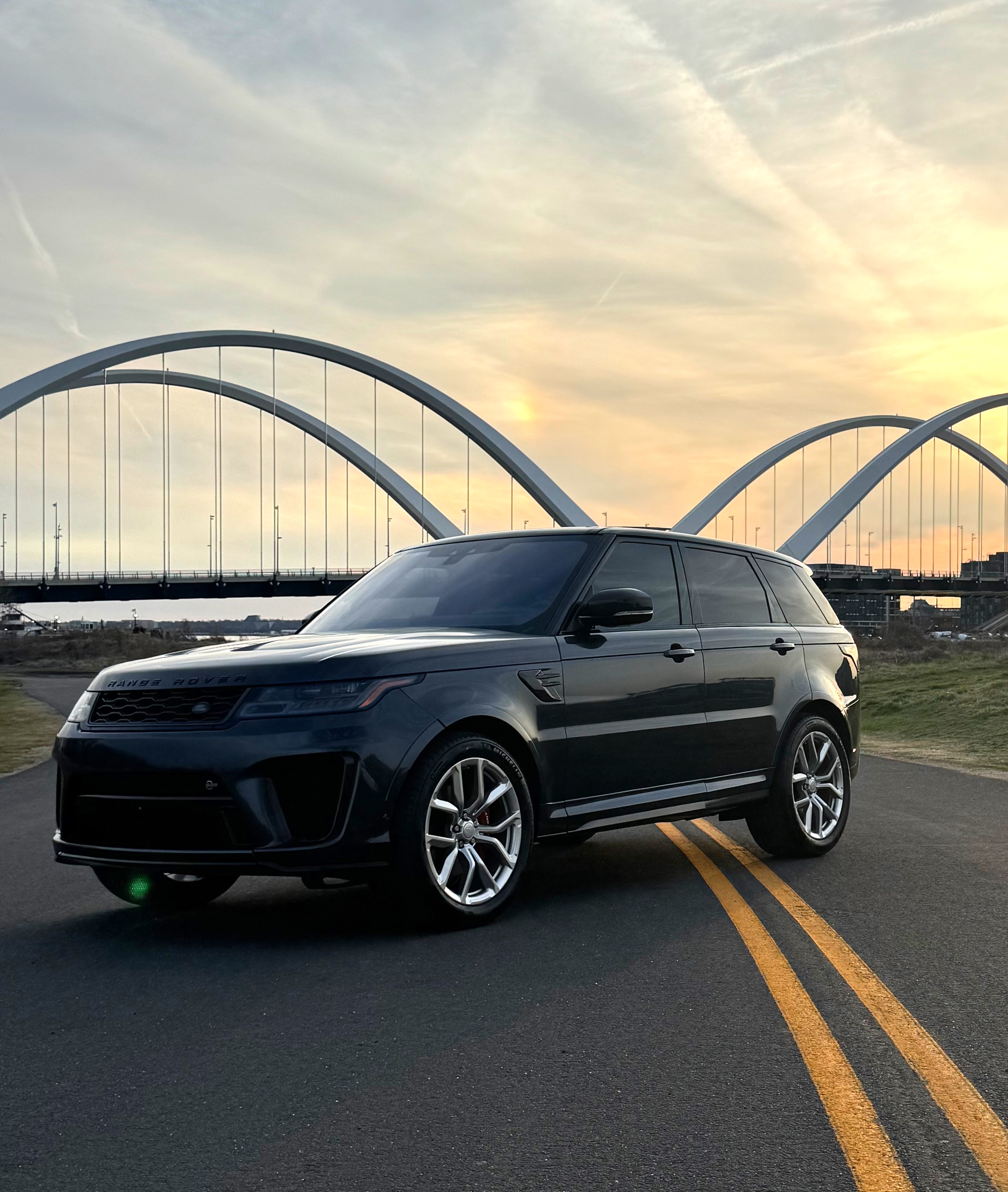 Used 2018 Land Rover Range Rover Sport SVR AWD/4WD image 1