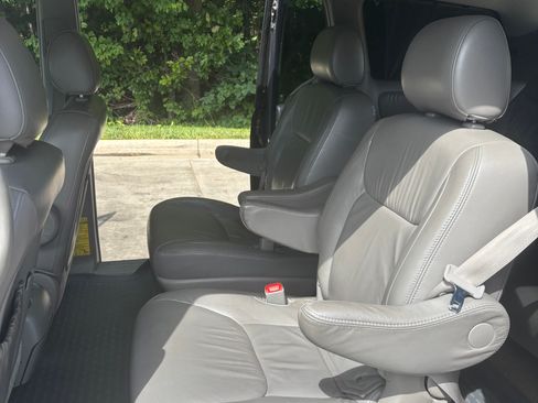 Used 2006 Toyota Sienna XLE Limited AWD/4WD image 5