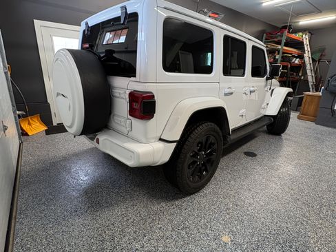 Used 2020 Jeep Wrangler Unlimited Sahara image 4