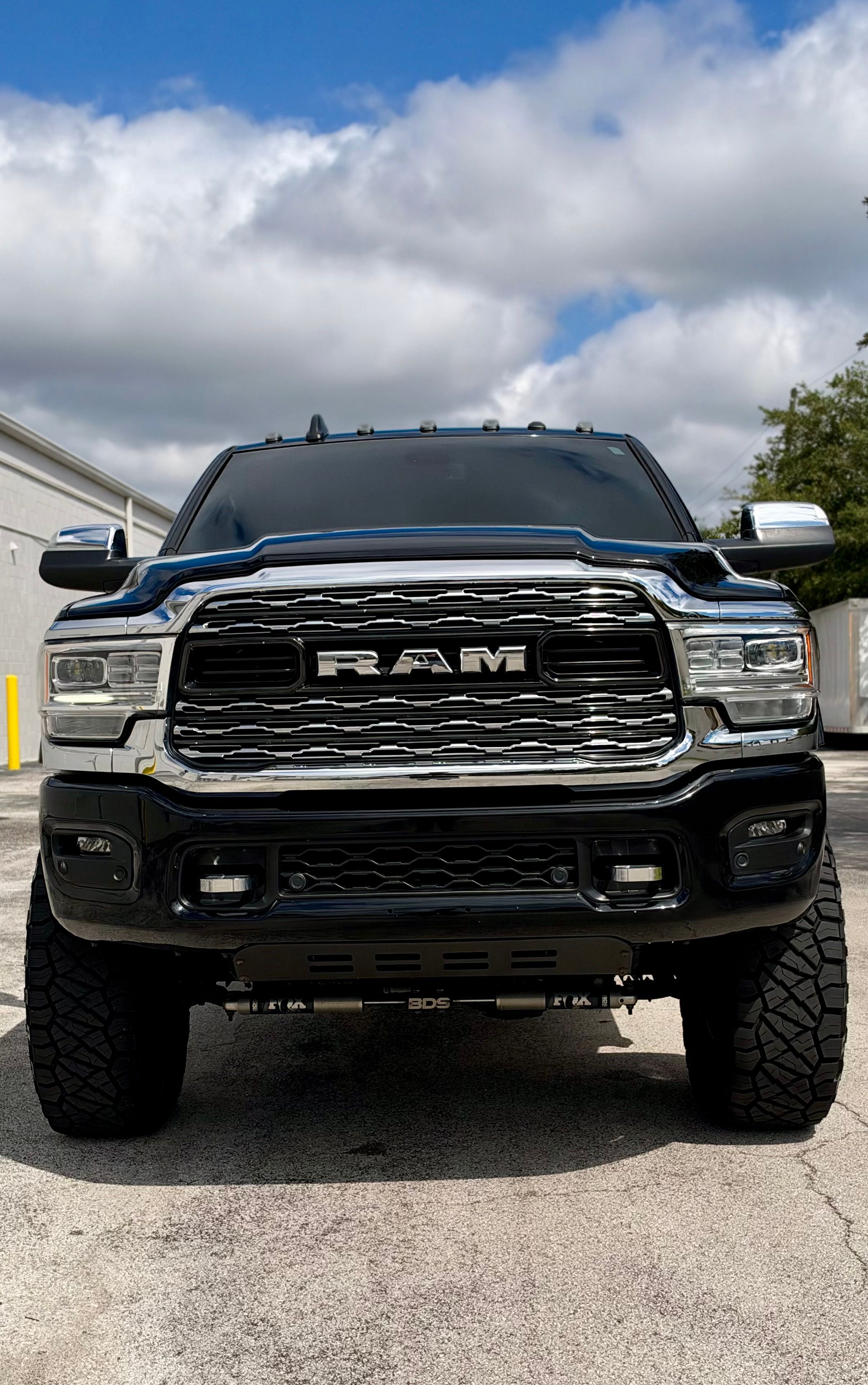 Used 2022 RAM 2500 Limited w/ Body Color Bumper Group AWD/4WD image 8