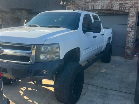 Used 2009 Chevrolet Silverado 1500 LT w/ Power Pack Plus AWD/4WD image 6
