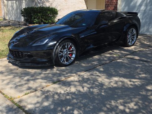 Used 2015 Chevrolet Corvette Z06 w/ 3LZ Preferred Equipment Group image 1