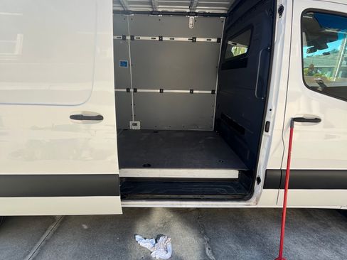 Used 2022 Mercedes-Benz Sprinter 2500 image 8