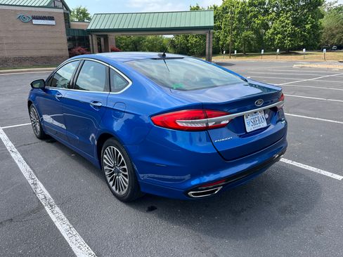Used 2017 Ford Fusion SE w/ Fusion SE Technology Package FWD image 2