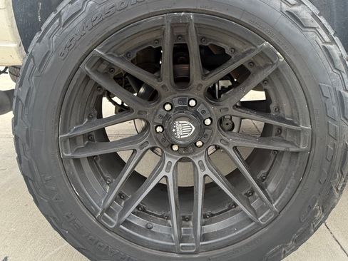 Used 2005 Cadillac Escalade EXT image 8