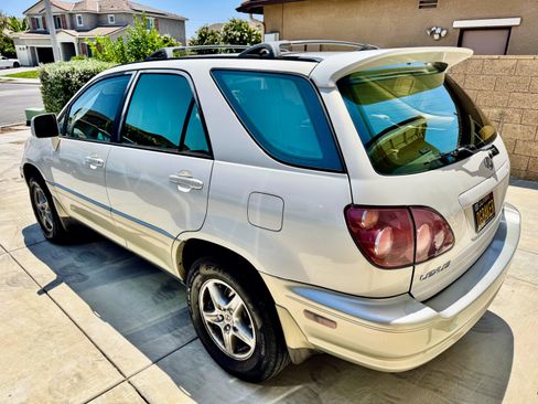 Used 2000 Lexus RX 300 w/ Limited Pkg FWD image 4