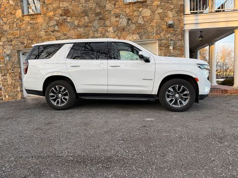Used 2021 Chevrolet Tahoe LT w/ LT Signature Package image 2
