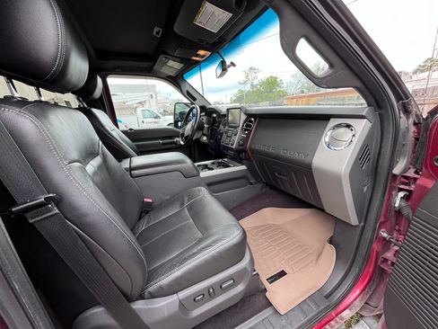 Used 2014 Ford F250 Lariat w/ Lariat Ultimate Package image 4