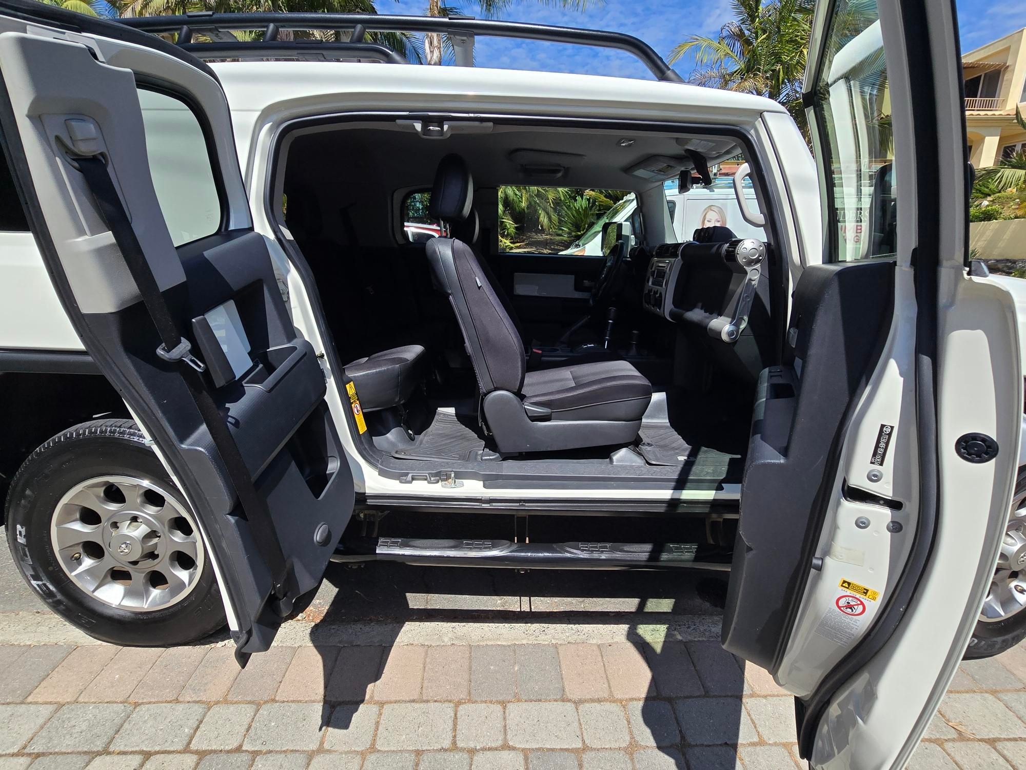 Used 2013 Toyota FJ Cruiser 4WD w/ Upgrade Pkg image 5
