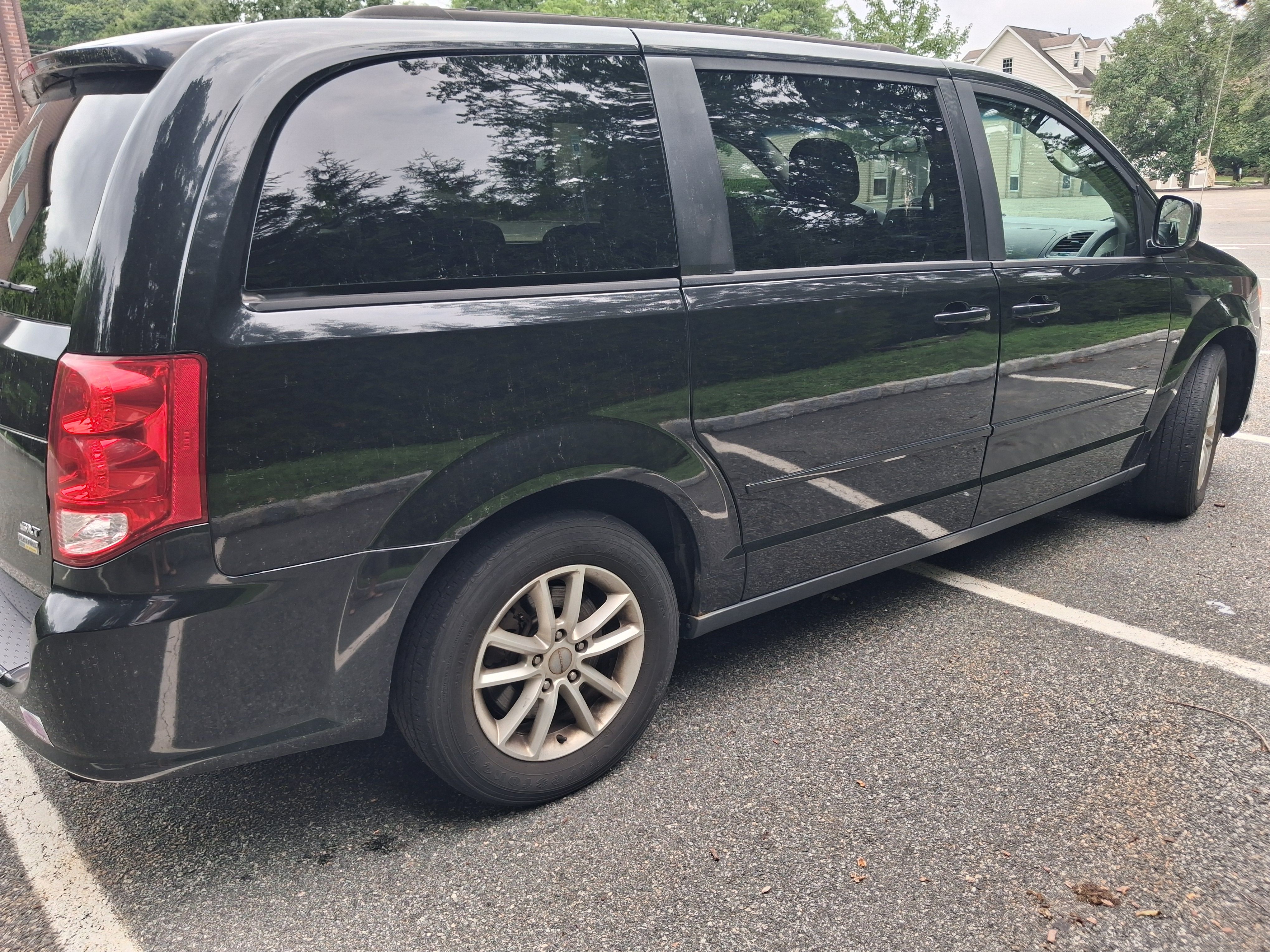 Used 2015 Dodge Grand Caravan SXT FWD image 2