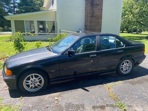 Used 1998 BMW 328i Sedan RWD image 1