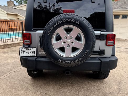 Used 2015 Jeep Wrangler Unlimited Sport w/ Quick Order Package 24S AWD/4WD image 8