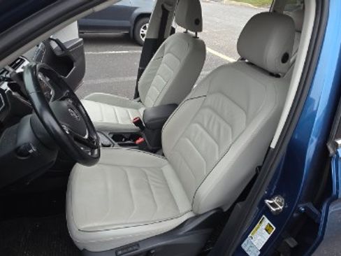 Used 2019 Volkswagen Tiguan SEL Premium w/ 3rd Row Seat Package image 4