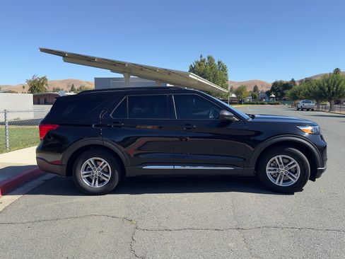 Used 2022 Ford Explorer XLT image 5