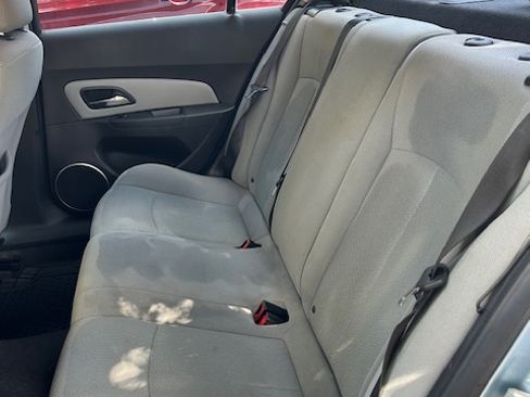 Used 2011 Chevrolet Cruze Eco image 4