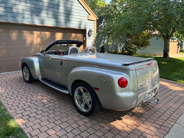 Used 2005 Chevrolet SSR w/ Preferred Equipment Group RWD image 5
