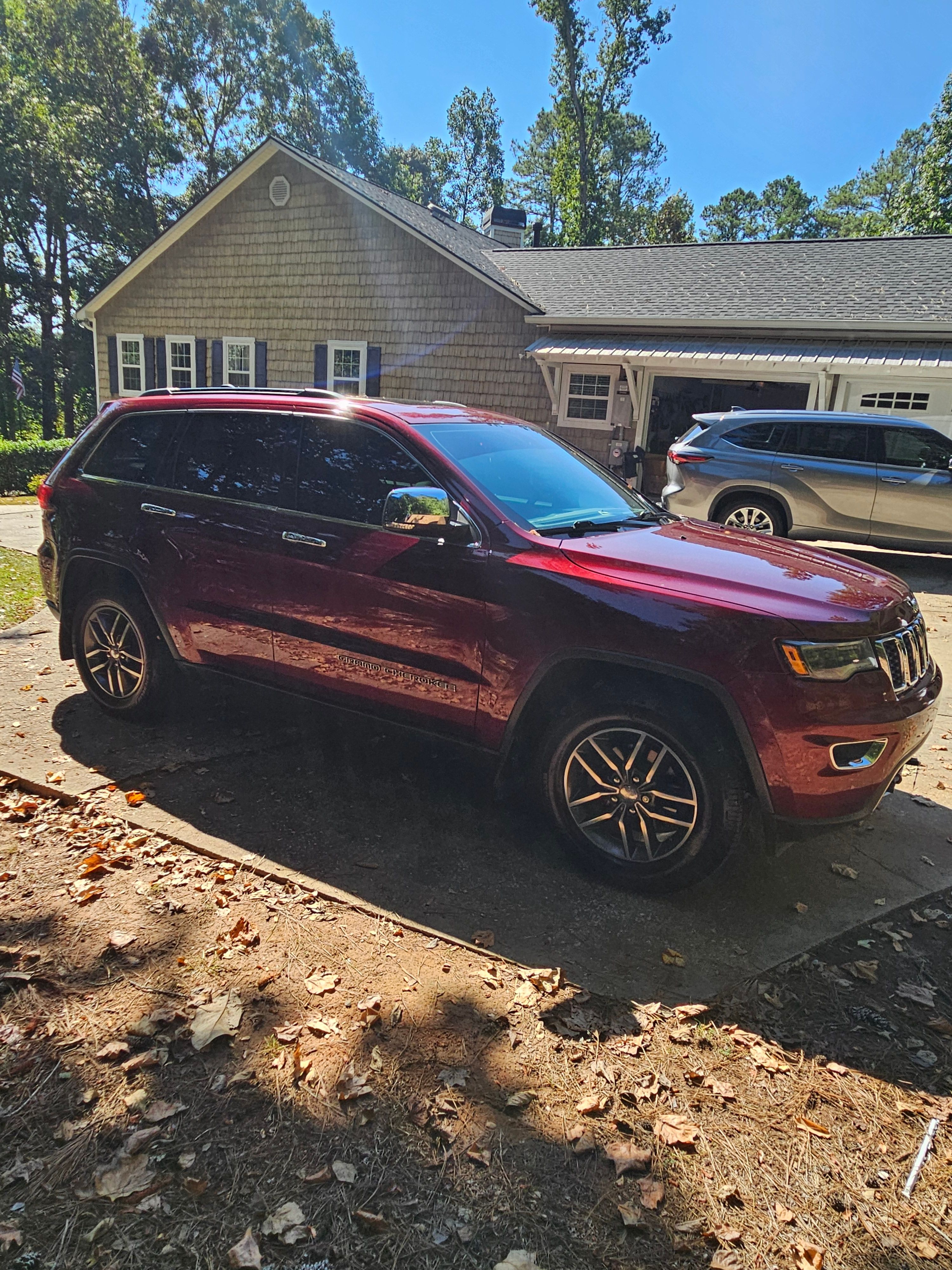 Used 2017 Jeep Grand Cherokee Limited w/ Luxury Group II AWD/4WD image 2