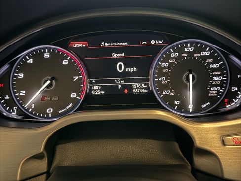 Used 2014 Audi S8 AWD/4WD image 9