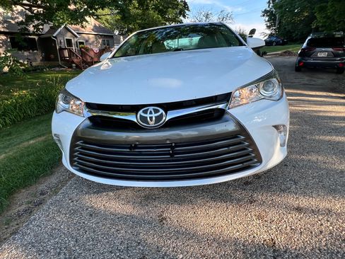 Used 2015 Toyota Camry LE w/ Moonroof Package FWD image 4