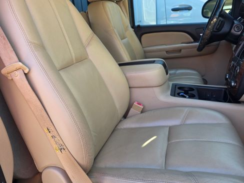 Used 2007 Chevrolet Tahoe LTZ w/ LTZ Preferred Equipment Group image 12