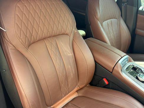 Used 2022 BMW X5 xDrive40i w/ M Sport Package AWD/4WD image 9
