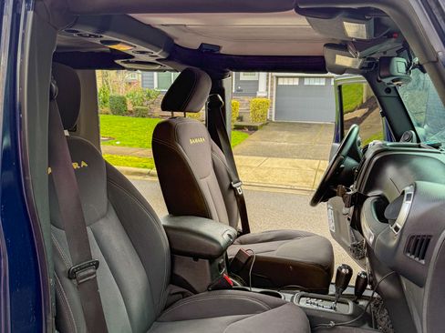 Used 2013 Jeep Wrangler Unlimited Sahara image 11