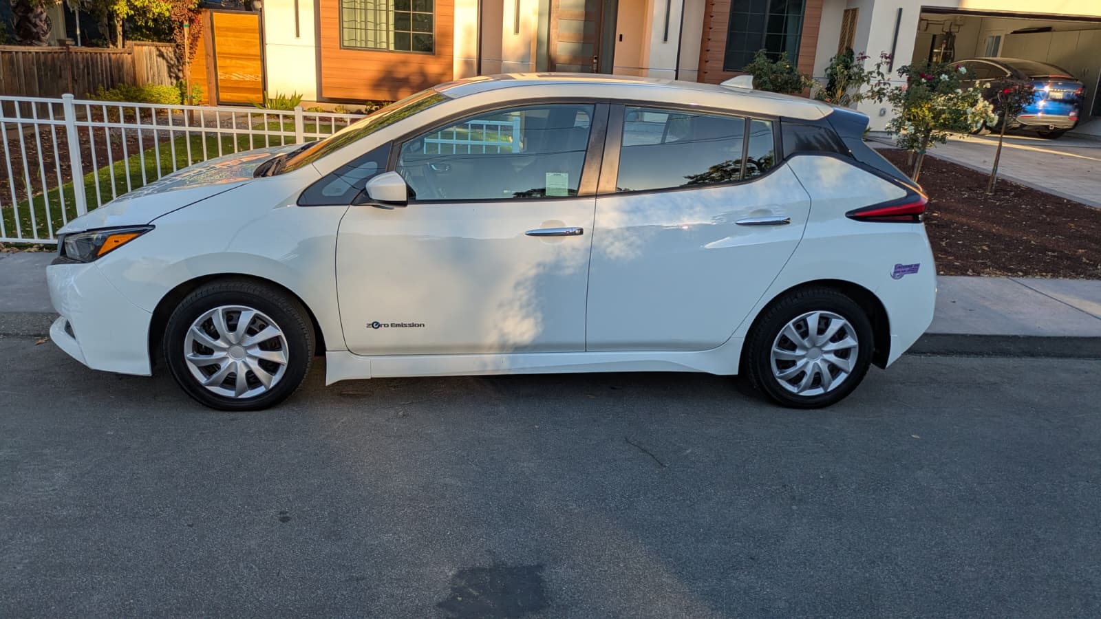 Used 2019 Nissan Leaf S w/ S Charge Package FWD image 1