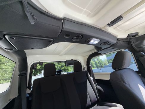 Used 2017 Jeep Wrangler Sport AWD/4WD image 23