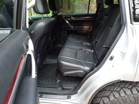 Used 2010 Lexus GX 460 image 9