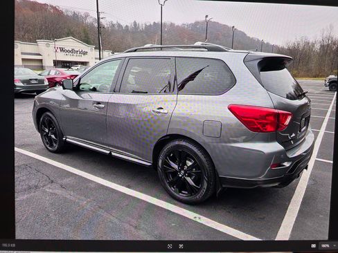 Used 2018 Nissan Pathfinder SL w/ Midnight Edition Package image 2