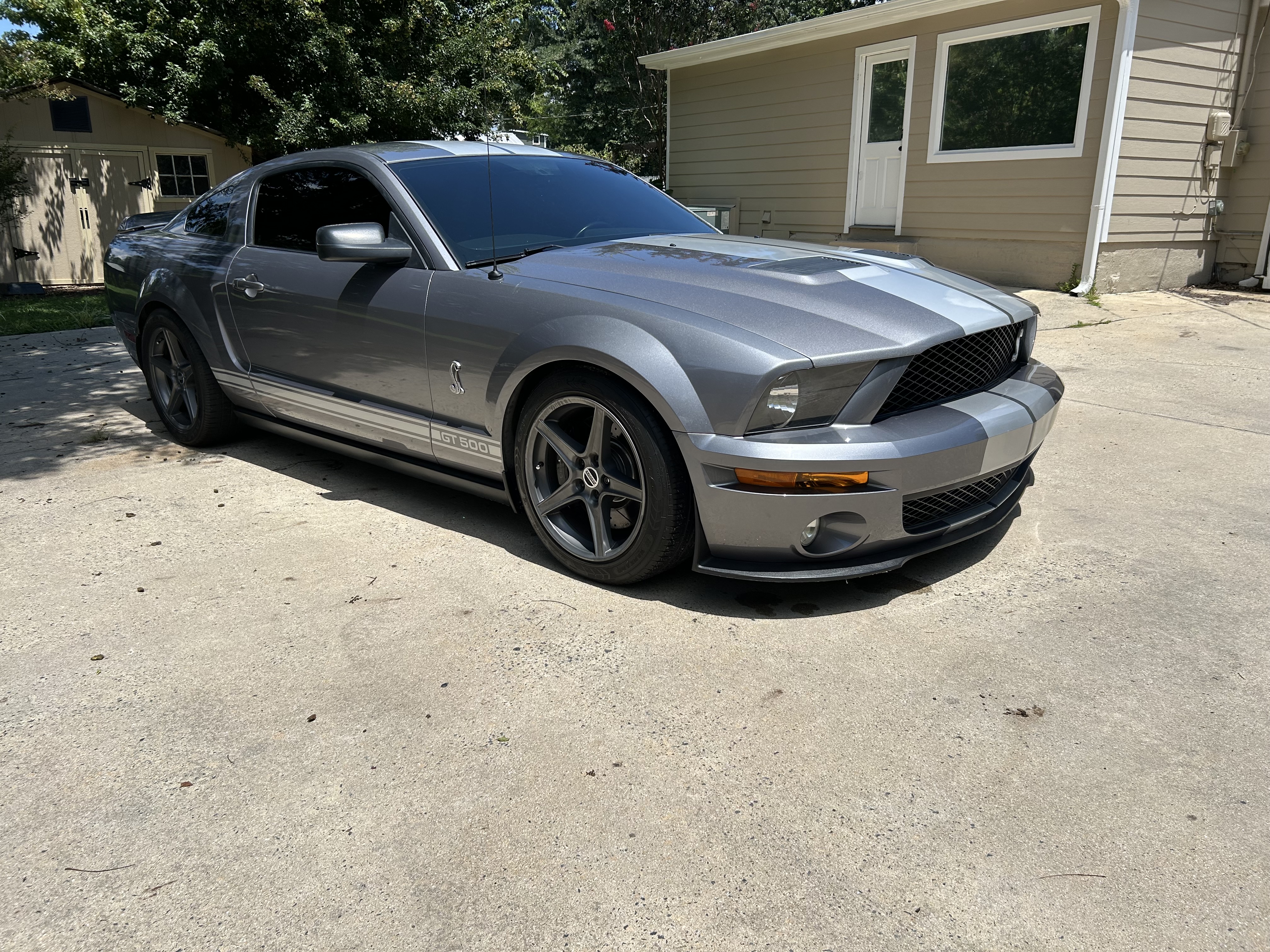 Used 2007 Ford Mustang Shelby GT500 RWD image 9