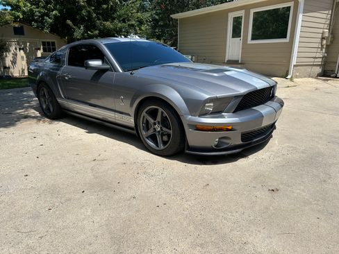 Used 2007 Ford Mustang Shelby GT500 RWD image 9