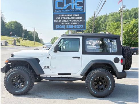 Used 2025 Jeep Wrangler Sport image 12