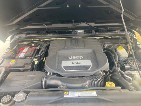 Used 2012 Jeep Wrangler Unlimited Sport w/ Connectivity Group image 19