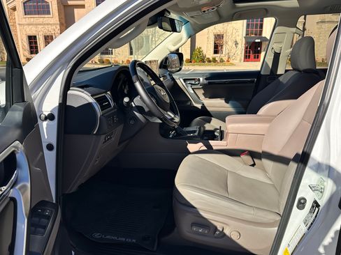 Used 2023 Lexus GX 460 Premium image 10