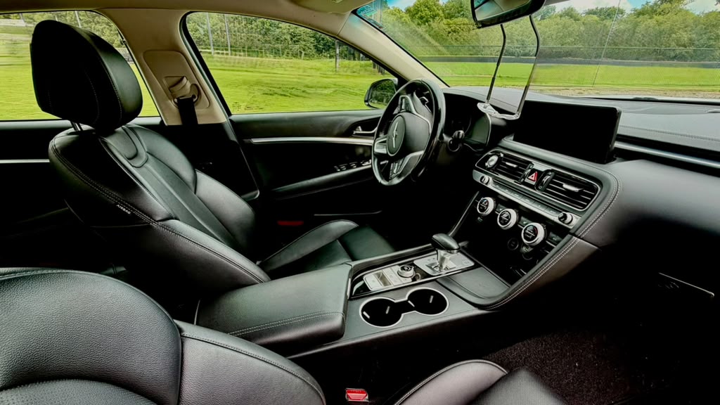Used 2022 Genesis G70 2.0T RWD image 13