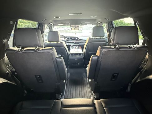 Used 2024 Cadillac Escalade Luxury w/ LPO, Floor Liner Package AWD/4WD image 20
