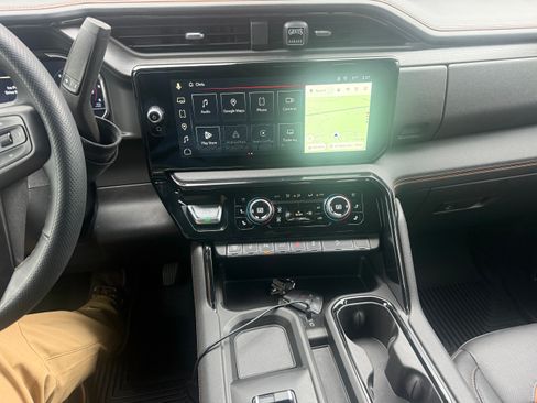 Used 2024 GMC Sierra 2500 AT4 w/ AT4 Premium Plus Package image 13