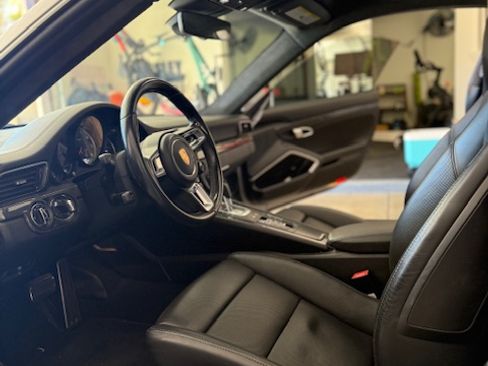 Used 2018 Porsche 911 Turbo image 6