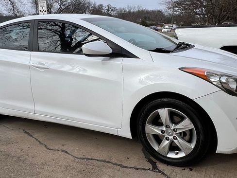 Used 2013 Hyundai Elantra GLS w/ Preferred Pkg image 5