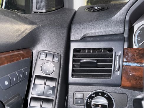 Used 2011 Mercedes-Benz GLK 350 4MATIC image 11