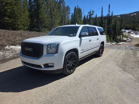 Used 2019 GMC Yukon XL Denali image 2