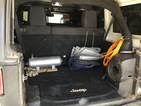 Used 2013 Jeep Wrangler Unlimited Rubicon w/ Connectivity Group AWD/4WD image 15