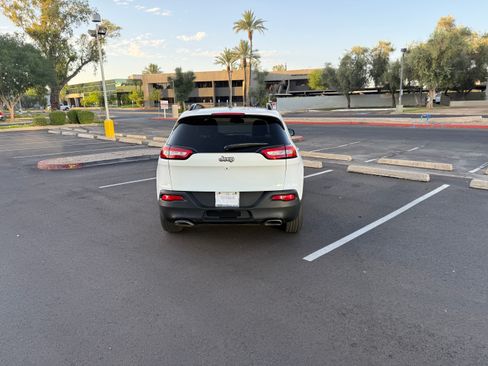 Used 2017 Jeep Cherokee High Altitude FWD image 5